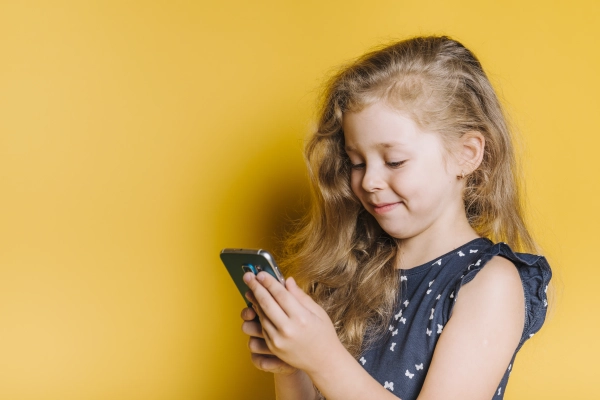 Как выбрать детский смартфон и не переплатить